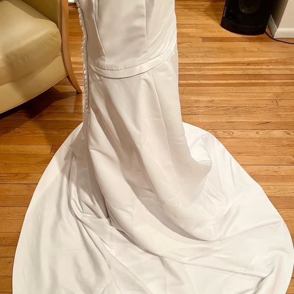 David’s bridal halter gown size 12, white, new with tag - Picture 5 of 10